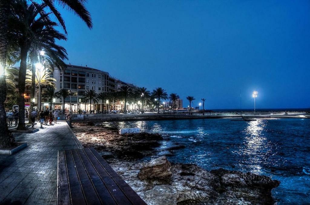 Torrevieja Experience Atico 1ª Linea Daire Dış mekan fotoğraf